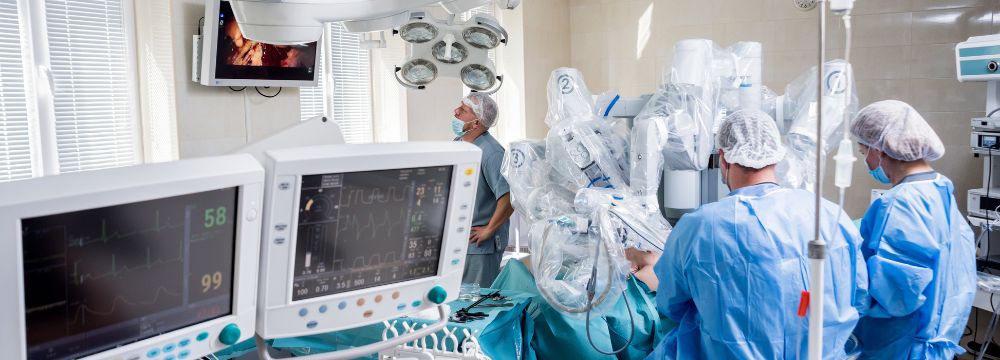  Surgeons in operating room performing robotic revision surgery 